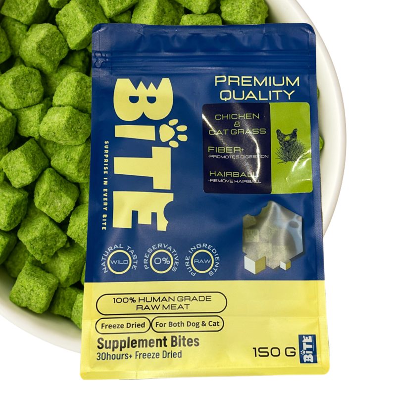 BITE freeze-dried chicken with cat grass treats for cats Malaysia - supports feline digestion
